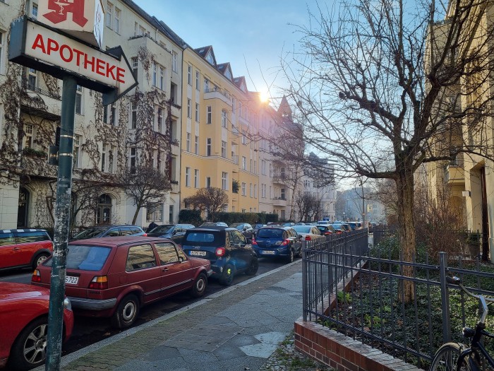 Auch bei schwierigen Belichtungssituationen wie Gegenlicht machen die Kameras des Galaxy S21 ...